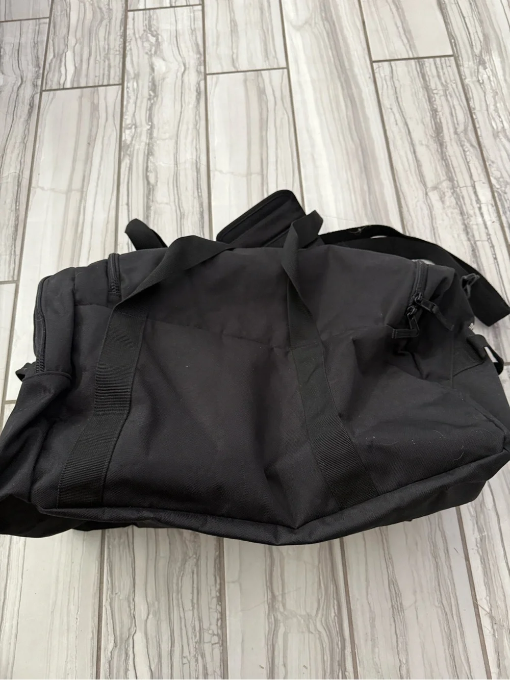 Burton duffle bag. EUC